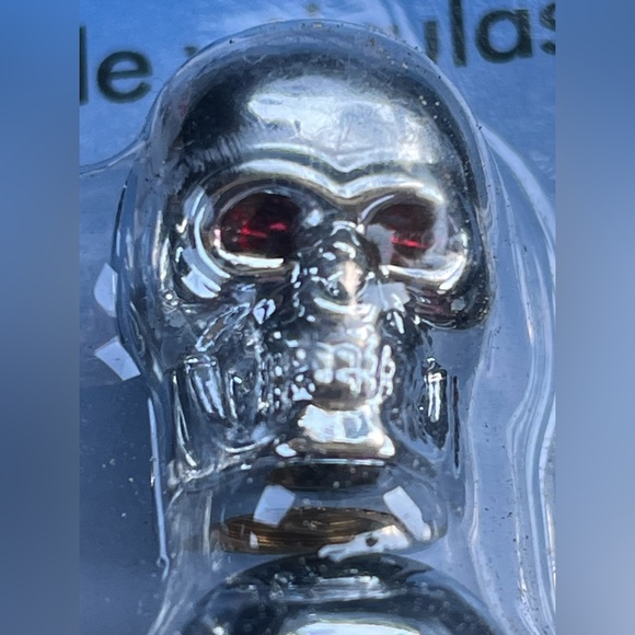 Spell skull with crystallize valve, stem caps most vehicle compatible - Picture 3 of 4
